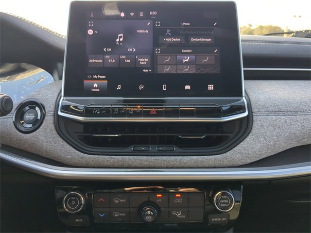 Used 2024 Jeep Compass Latitude image 23