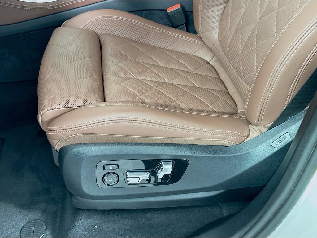 Used 2025 BMW X5 xDrive50e w/ Executive Package AWD/4WD image 20