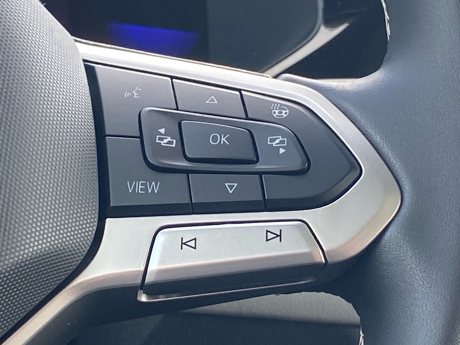 Certified 2023 Volkswagen Taos SE FWD image 8