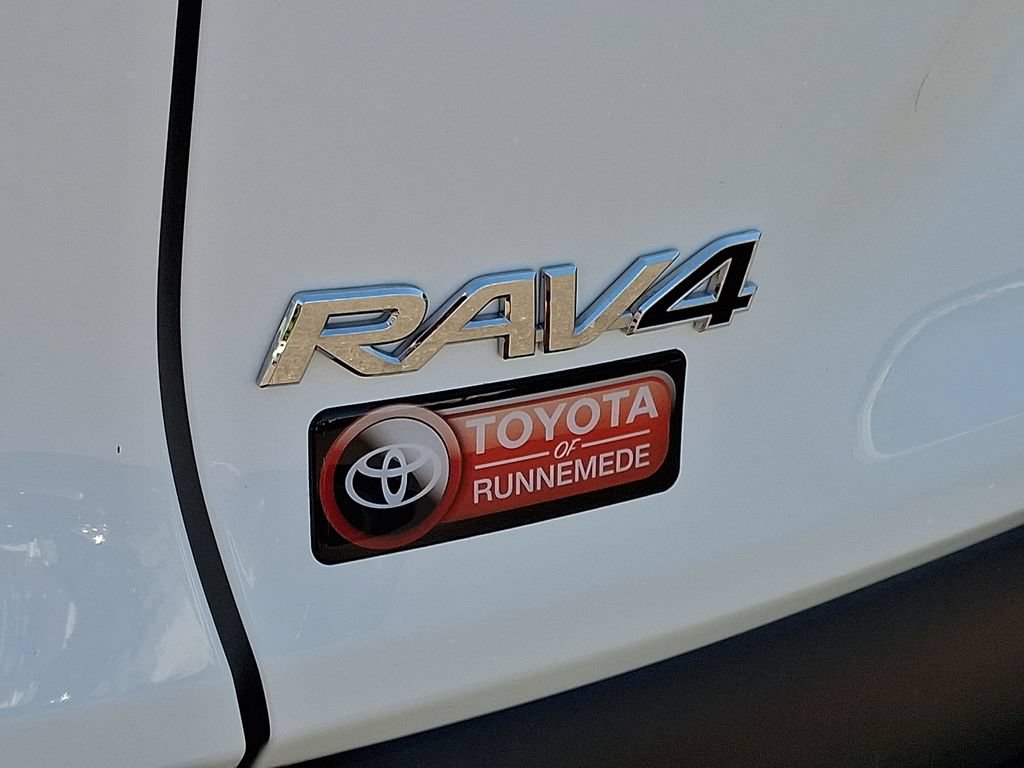 Certified 2023 Toyota RAV4 LE AWD/4WD image 30