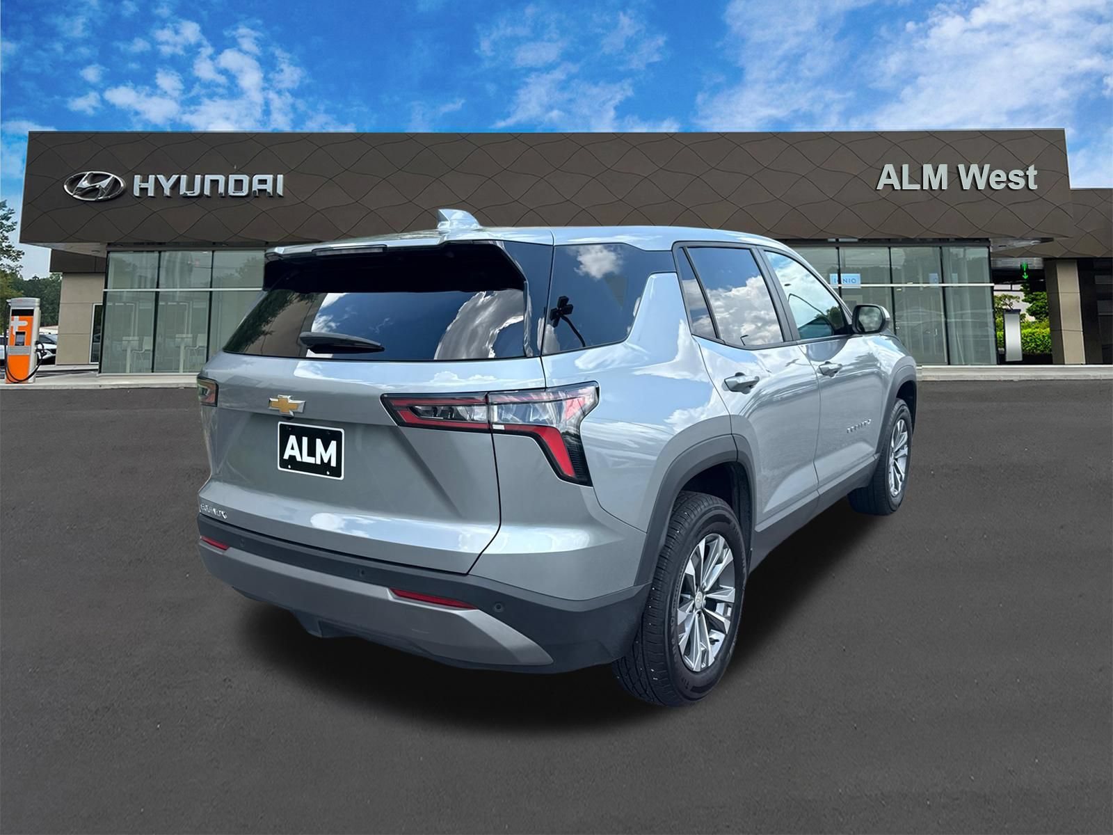 Used 2025 Chevrolet Equinox LT FWD image 5