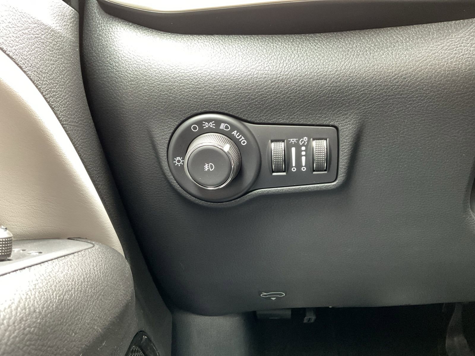 New 2026 Jeep Compass Limited image 21