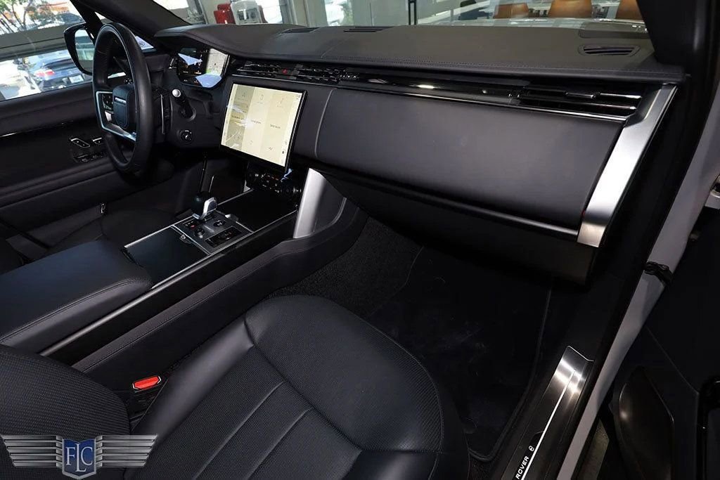 Used 2023 Land Rover Range Rover SV image 30