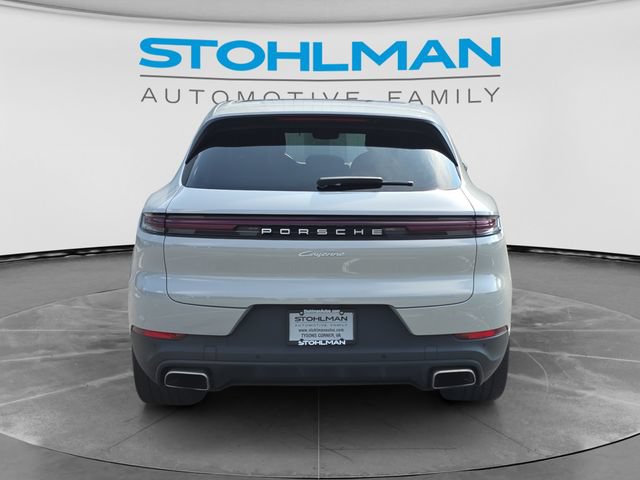 Used 2024 Porsche Cayenne AWD/4WD image 6