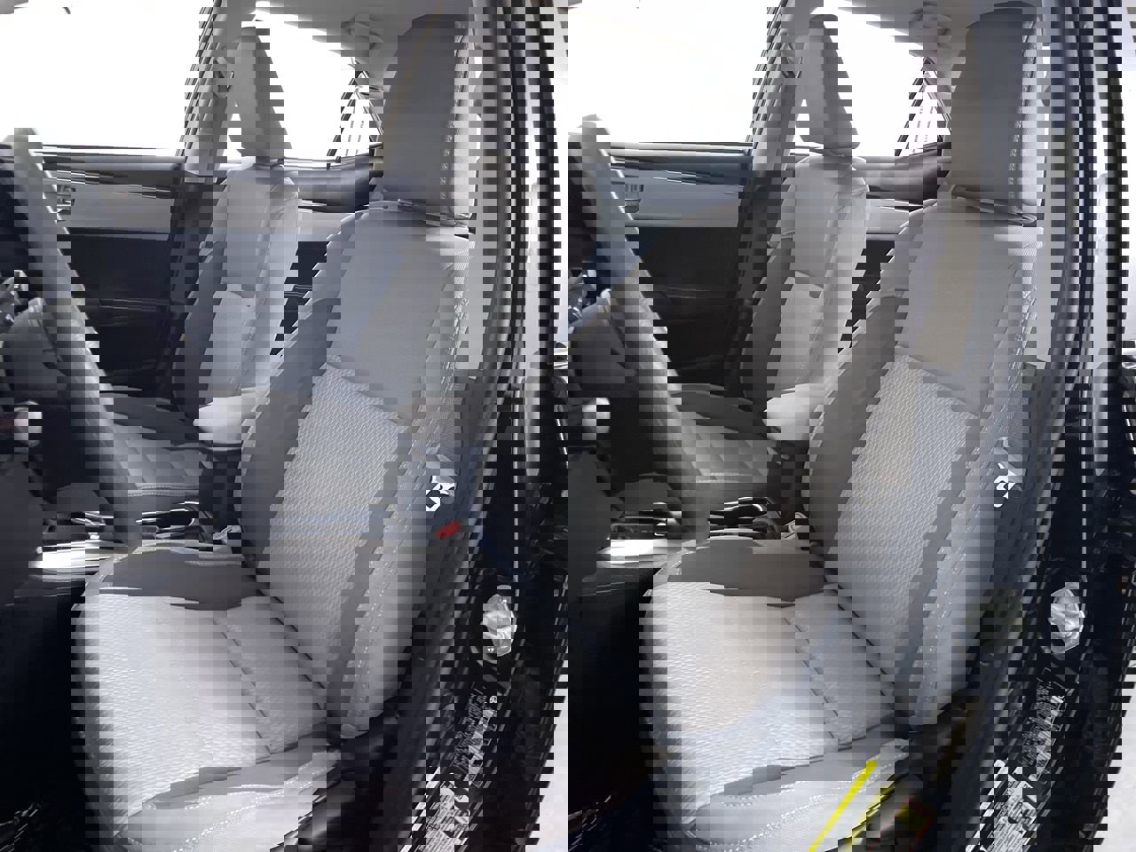 Used 2017 Toyota Corolla XLE image 12