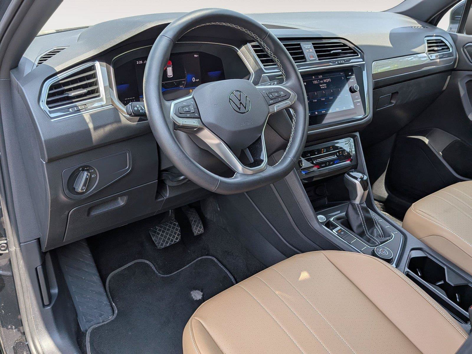Used 2023 Volkswagen Tiguan SE w/ Panoramic Sunroof Package AWD/4WD image 39
