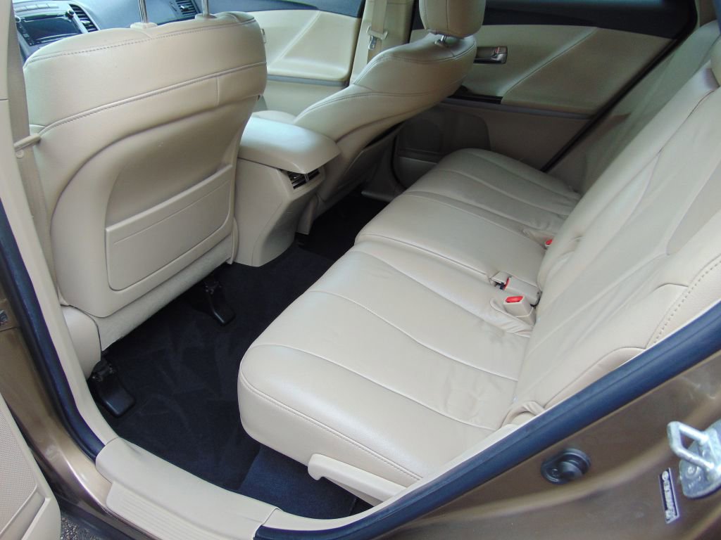 Used 2010 Toyota Venza XLE image 3