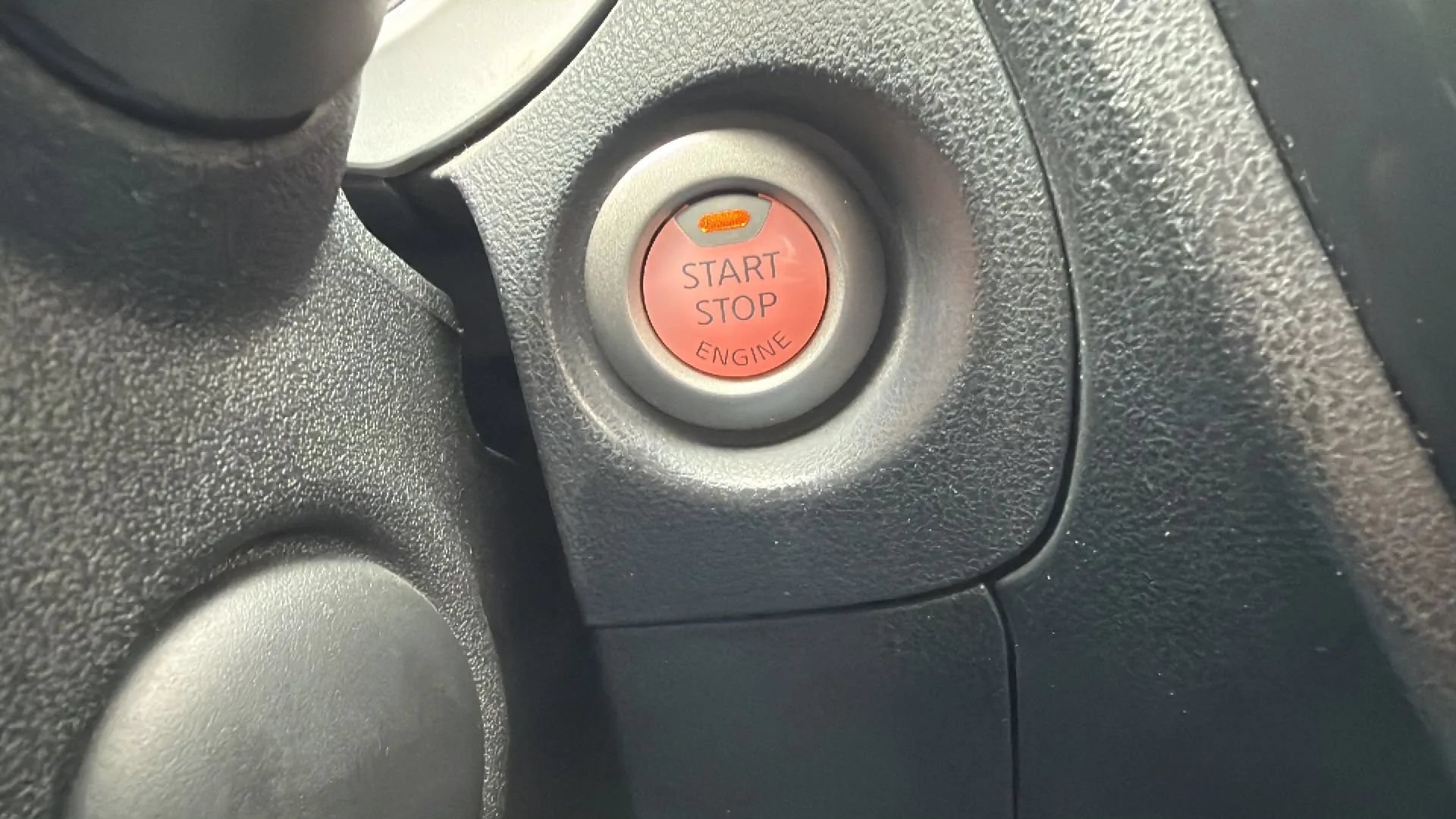 Used 2011 Nissan Juke SL FWD image 33