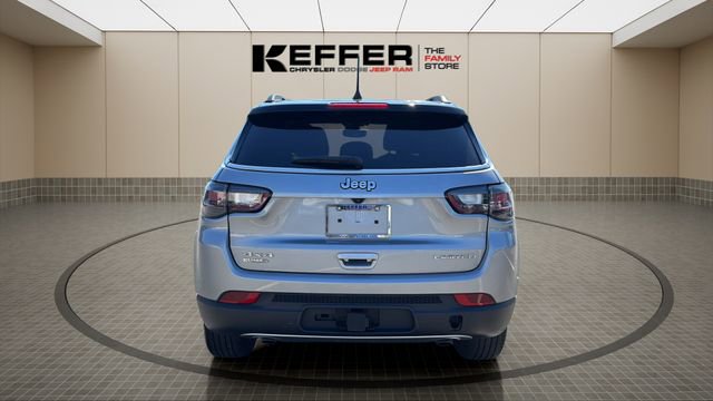 Used 2023 Jeep Compass Limited w/ Elite Group AWD/4WD image 4