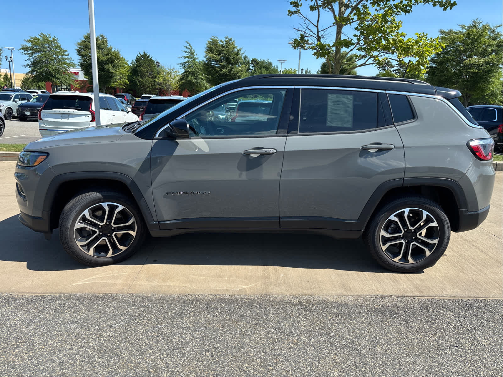 Used 2024 Jeep Compass Limited AWD/4WD image 5
