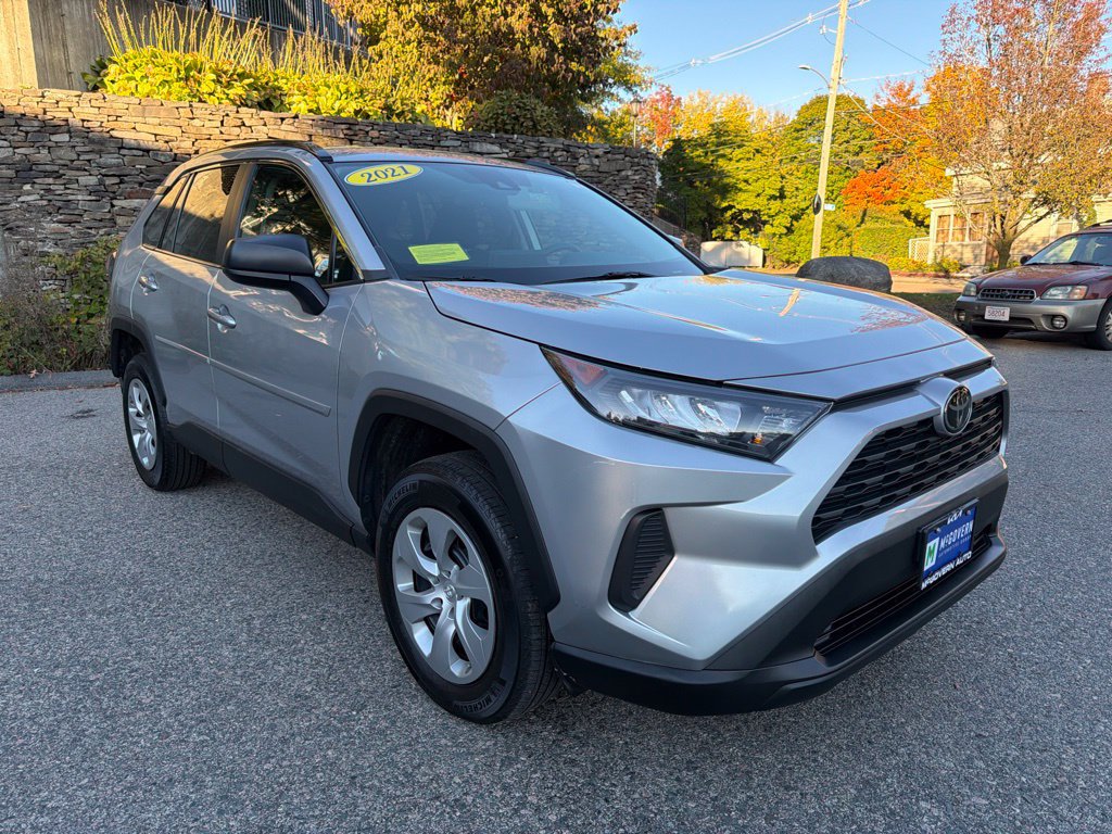 Used 2021 Toyota RAV4 LE AWD/4WD image 9