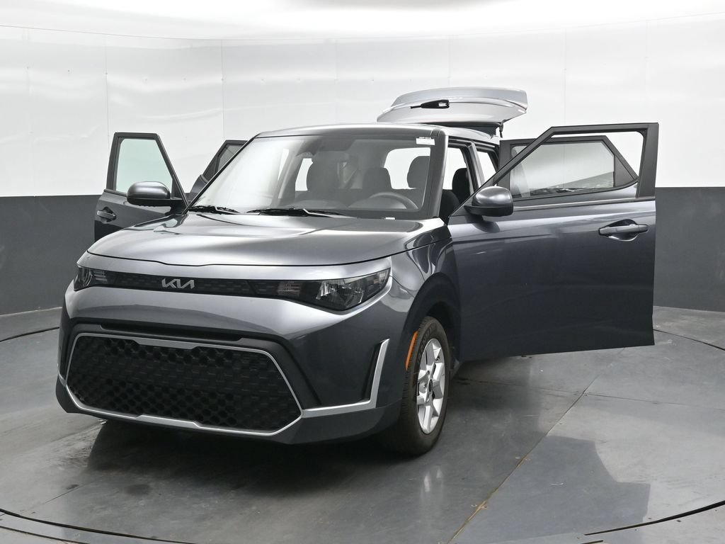 Used 2025 Kia Soul LX w/ LX Technology Package FWD image 45