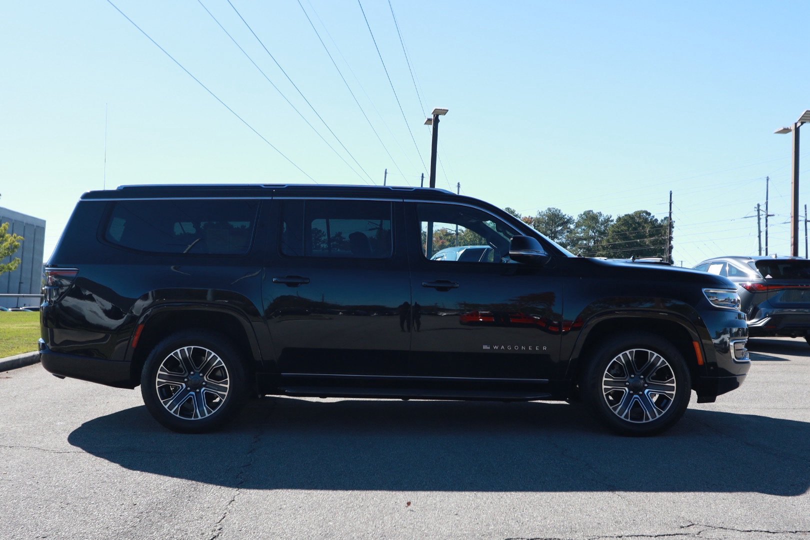 Used 2024 Jeep Wagoneer L Series II RWD image 6