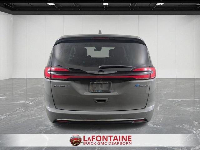 Used 2022 Chrysler Pacifica Touring-L w/ Uconnect Theater Family Group FWD image 4