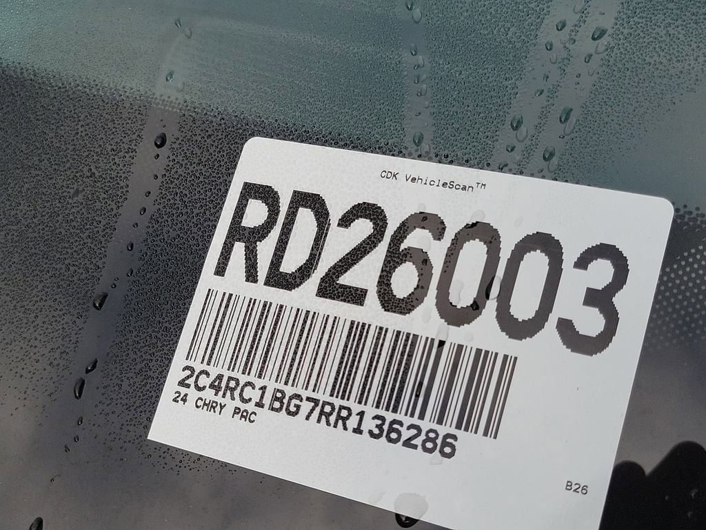 Certified 2024 Chrysler Pacifica Touring-L image 25