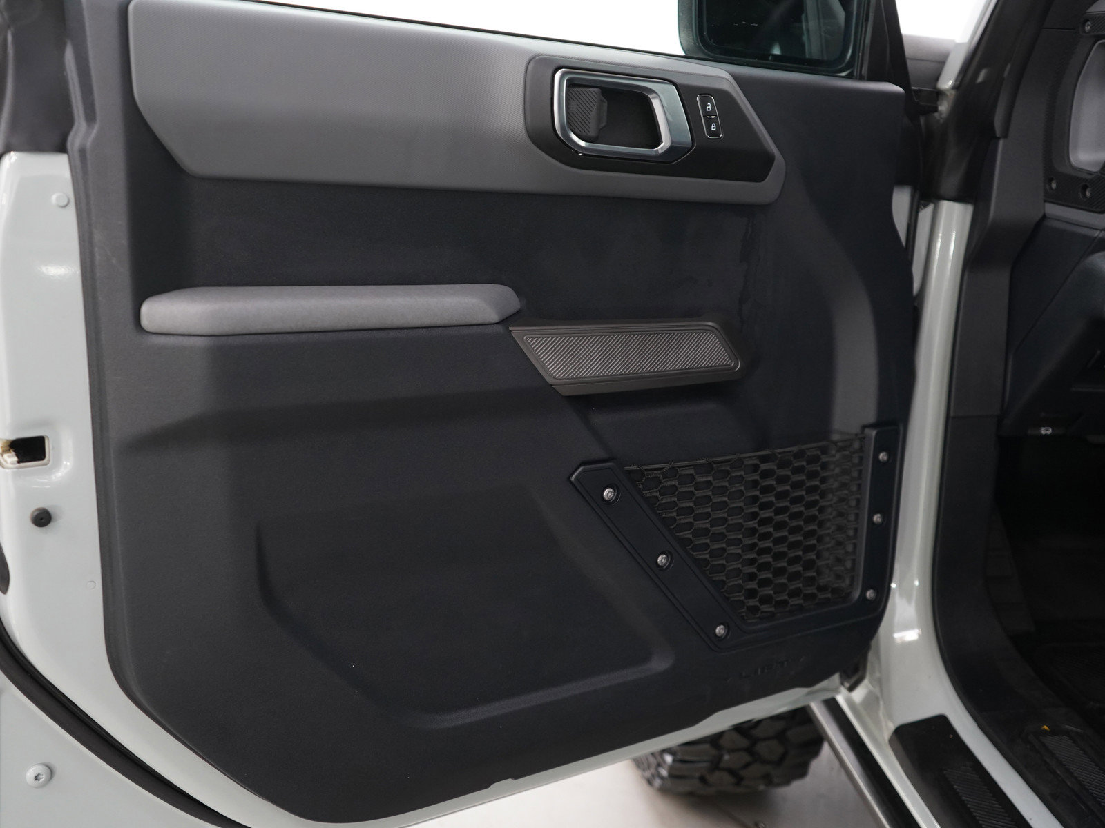 Used 2021 Ford Bronco Black Diamond image 16