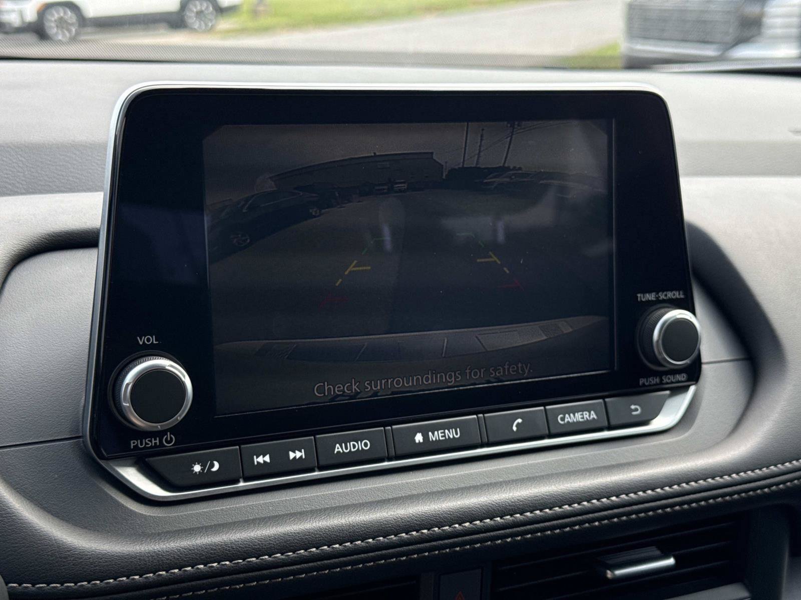 Used 2025 Nissan Rogue SV FWD image 5