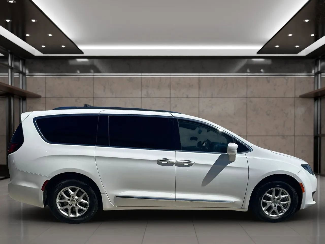 Used 2020 Chrysler Pacifica Touring-L FWD image 7