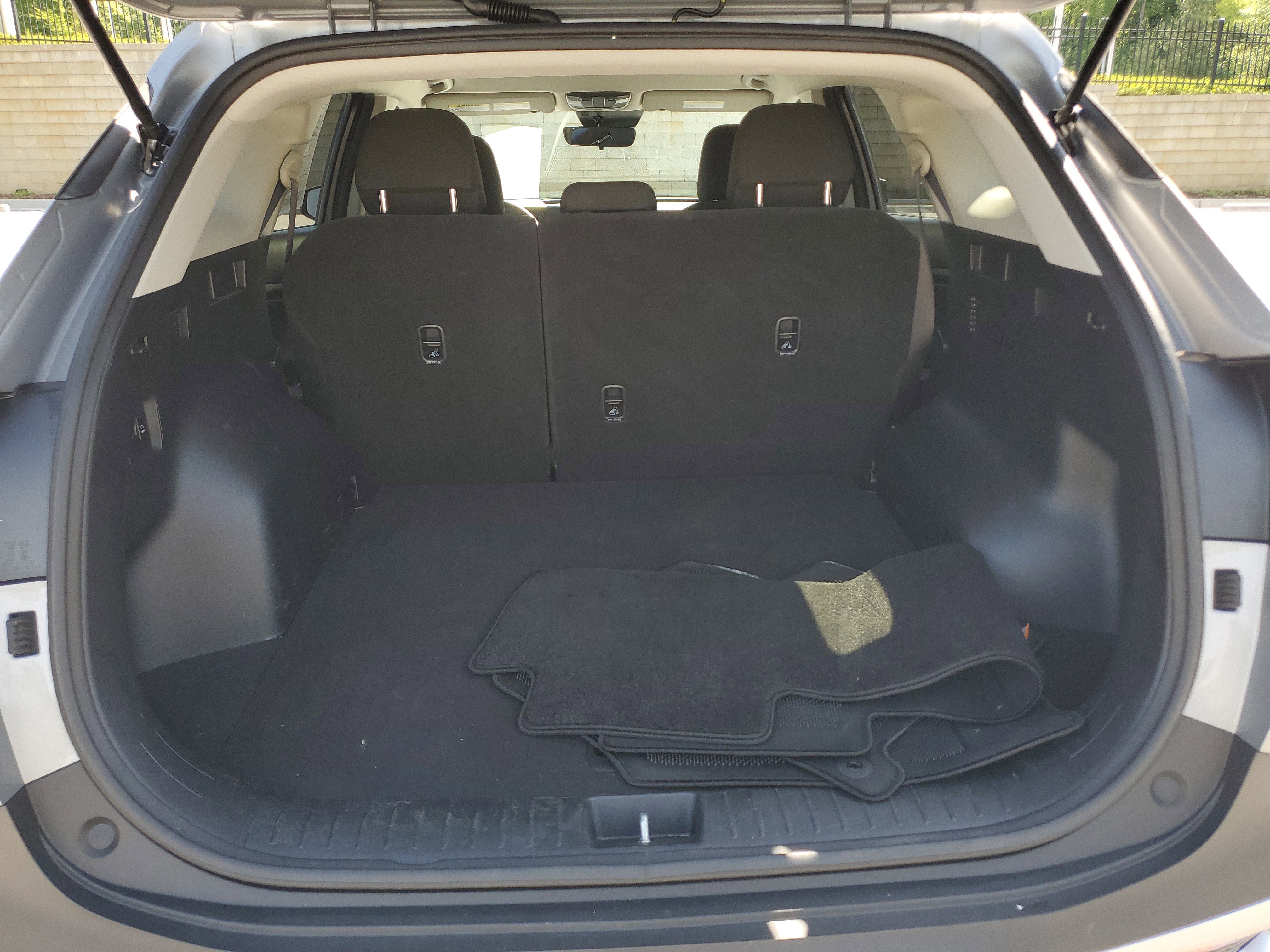 Used 2025 Kia Sportage LX image 9