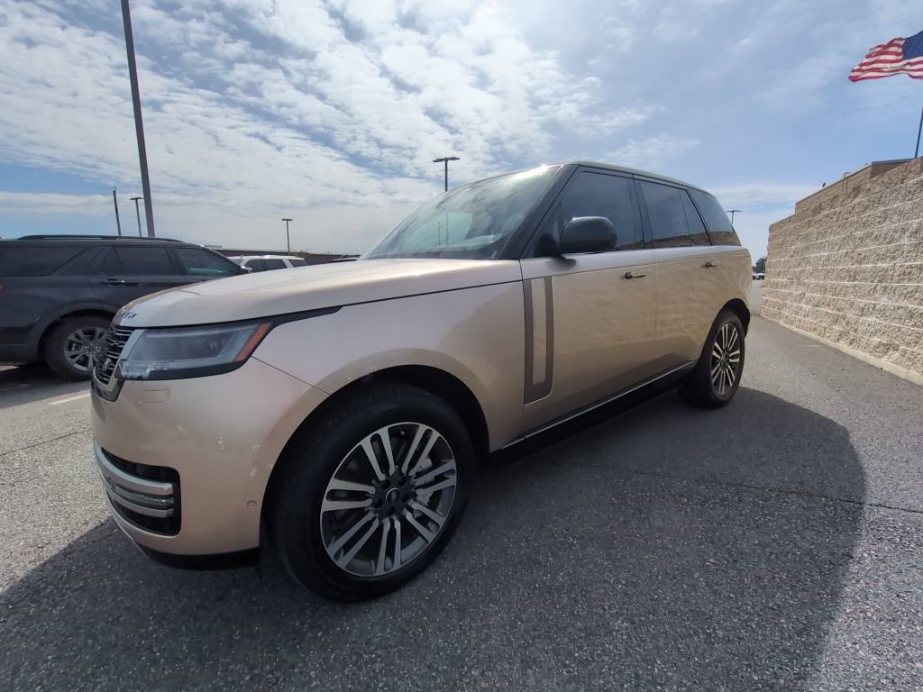 Used 2025 Land Rover Range Rover SE AWD/4WD image 7