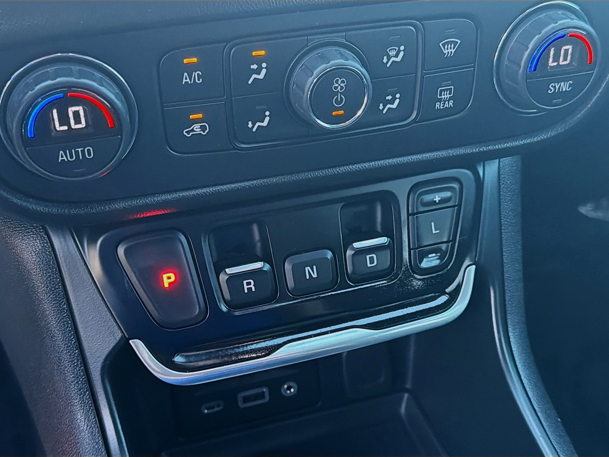 Used 2020 GMC Terrain Denali w/ Denali Premium Package image 16