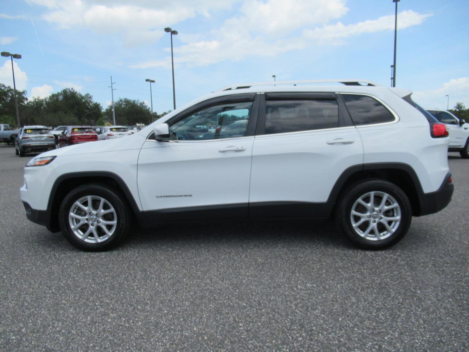 Used 2014 Jeep Cherokee Latitude w/ Comfort/Convenience Group FWD image 4