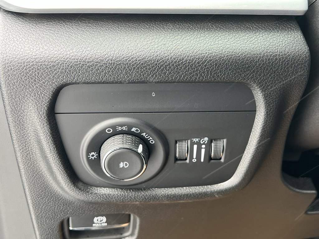 Used 2024 Jeep Grand Cherokee Limited w/ Black Appearance Package image 14