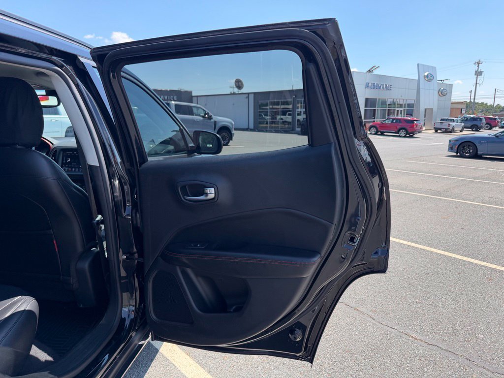 Used 2019 Jeep Compass Trailhawk w/ Cold Weather Group AWD/4WD image 33