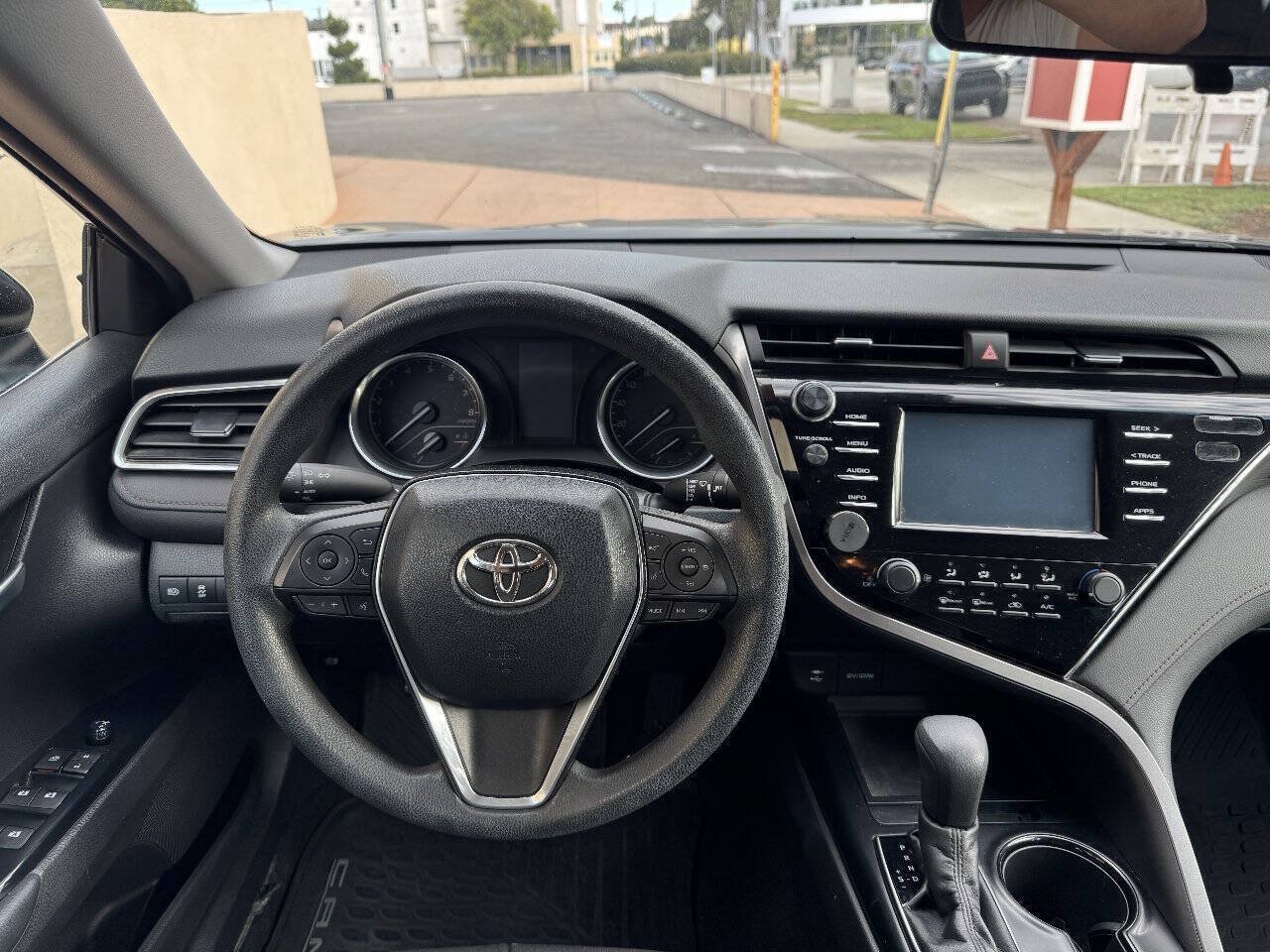 Used 2018 Toyota Camry LE FWD image 17
