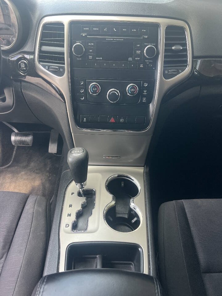 Used 2012 Jeep Grand Cherokee Laredo w/ Laredo E Group AWD/4WD image 11