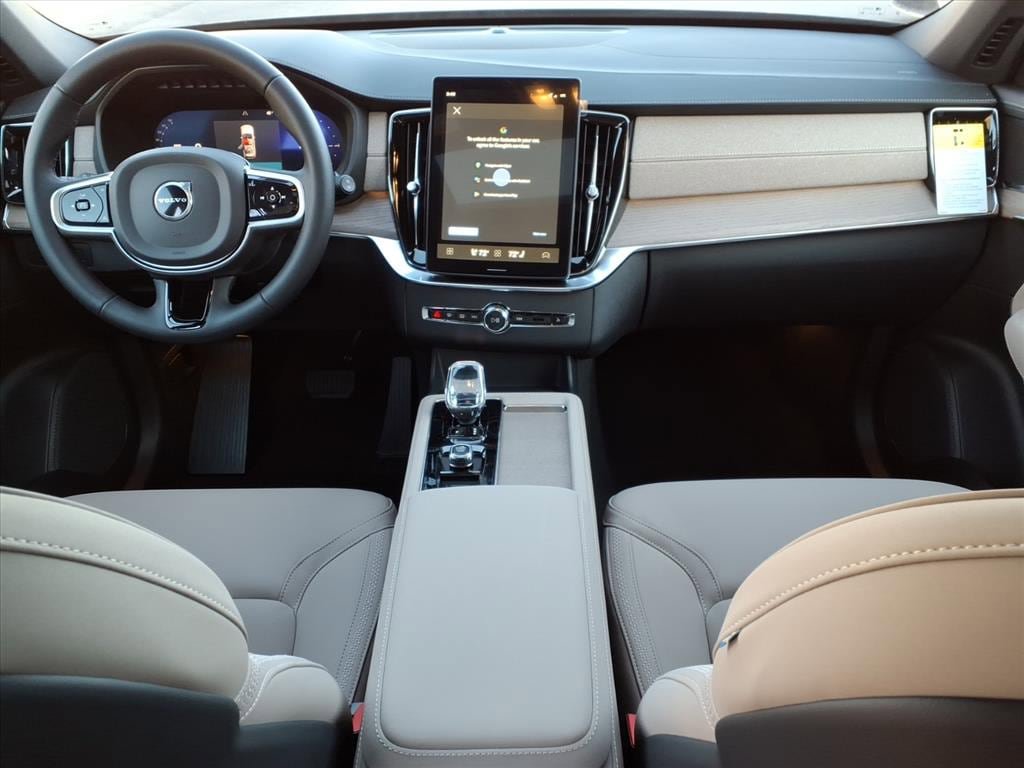 New 2026 Volvo XC90 T8 Plus w/ Protection Package Premier image 11