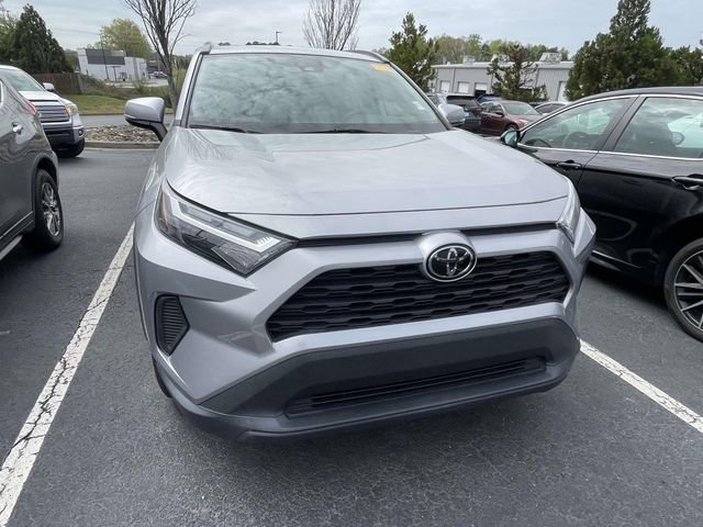 Used 2022 Toyota RAV4 XLE w/ Convenience Package image 2