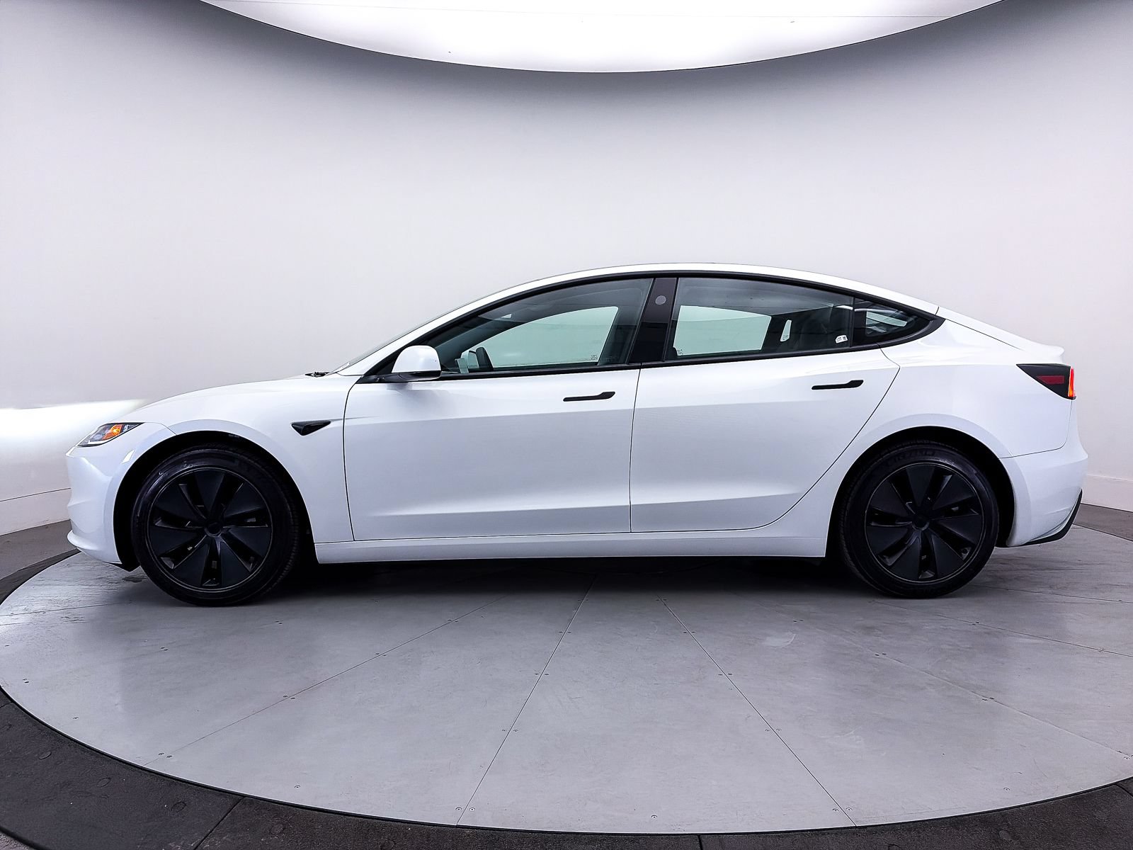Used 2024 Tesla Model 3 Standard Range RWD image 37
