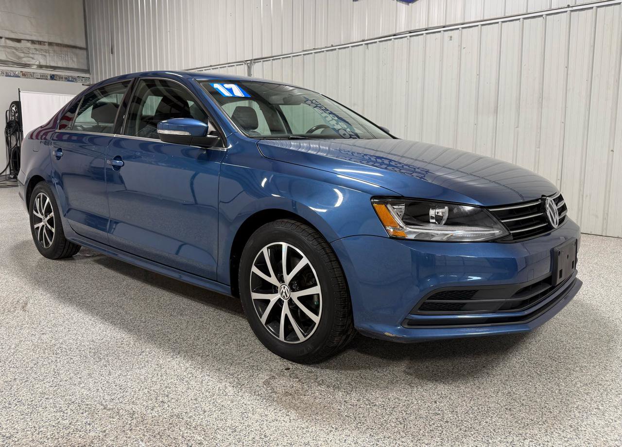 Used 2017 Volkswagen Jetta SE image 2