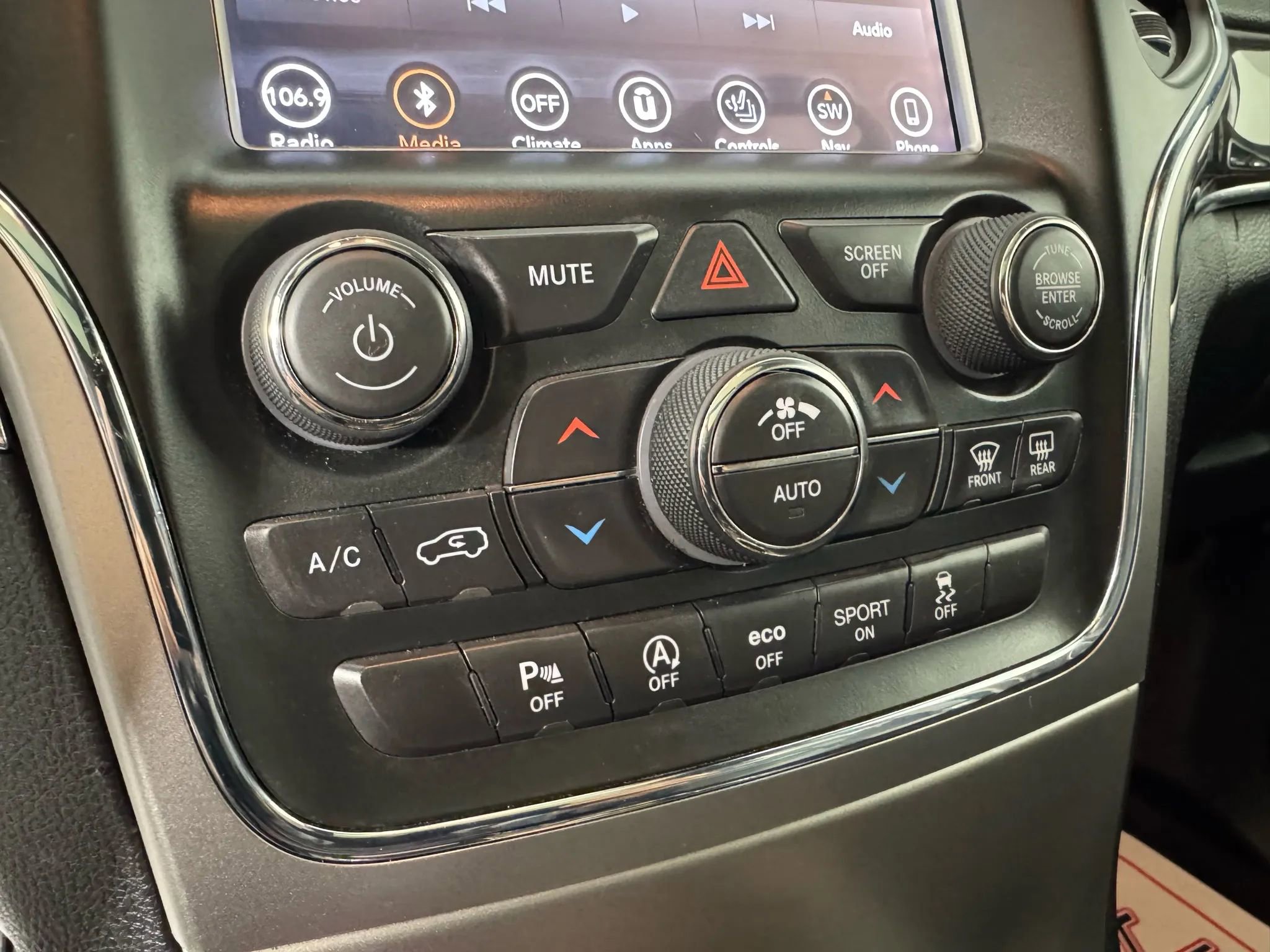 Used 2018 Jeep Grand Cherokee Overland image 23