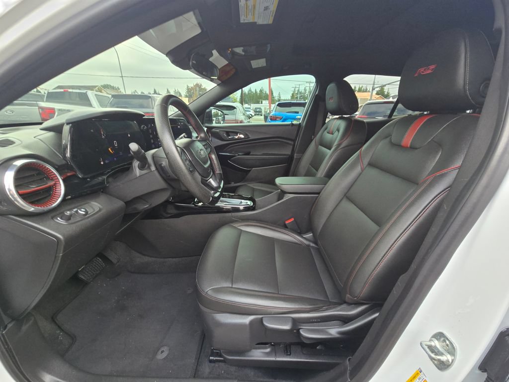 Used 2025 Chevrolet Trax RS w/ Sunroof Package FWD image 22