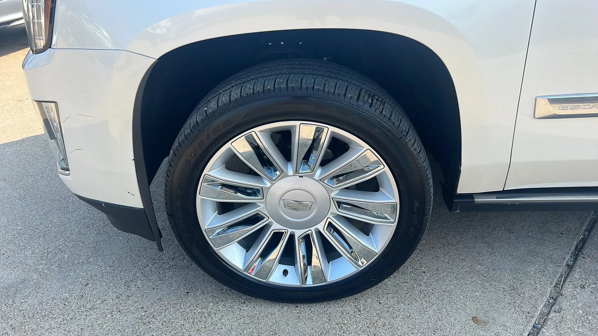 Used 2015 Cadillac Escalade ESV Platinum AWD/4WD image 18