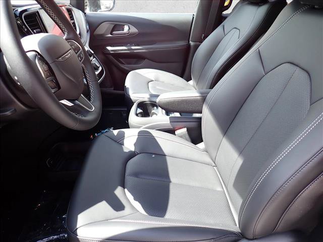 New 2027 Chrysler Pacifica Select FWD image 14