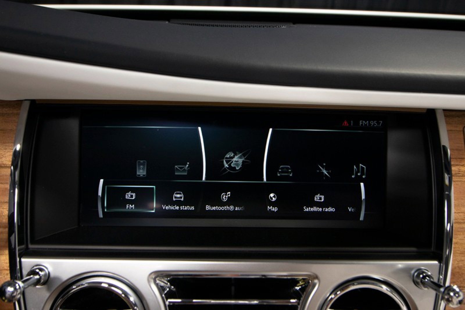 Used 2020 Rolls-Royce Dawn RWD image 30