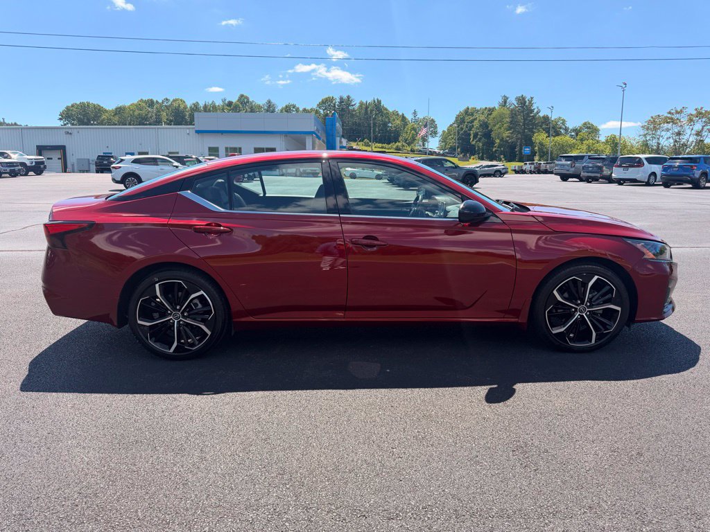 Used 2024 Nissan Altima 2.5 SR FWD image 11