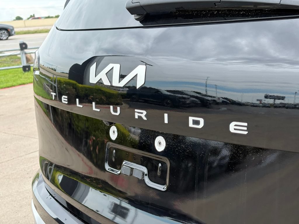 Used 2024 Kia Telluride SX w/ Towing Package FWD image 10