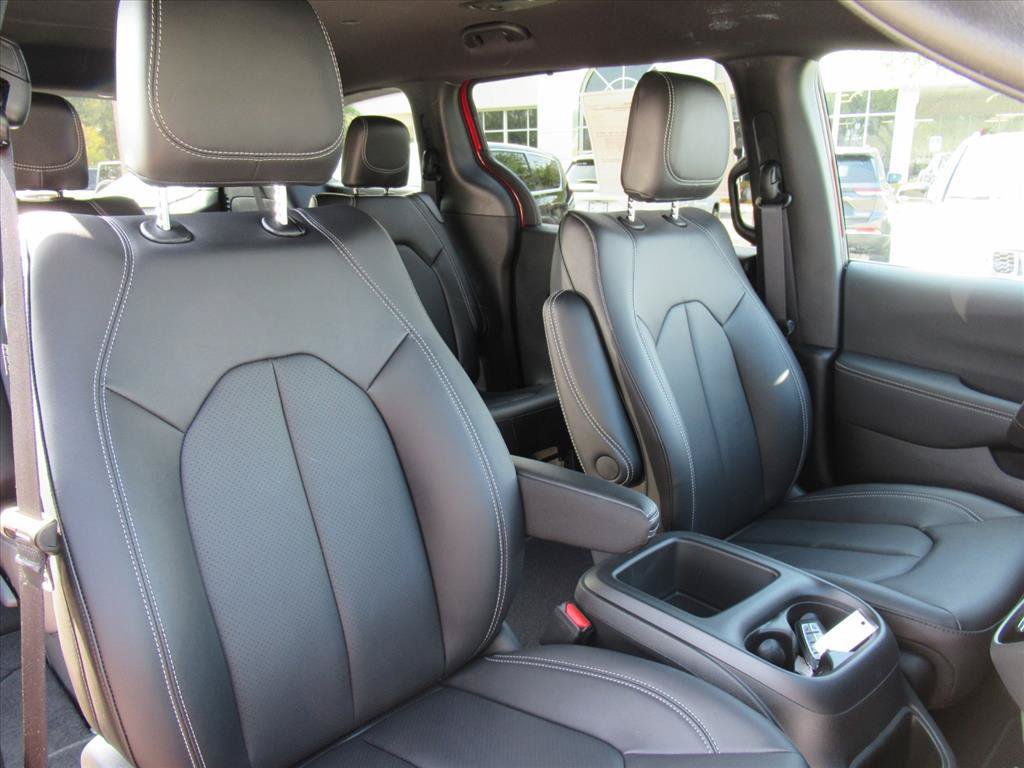 New 2026 Chrysler Voyager LX FWD image 8