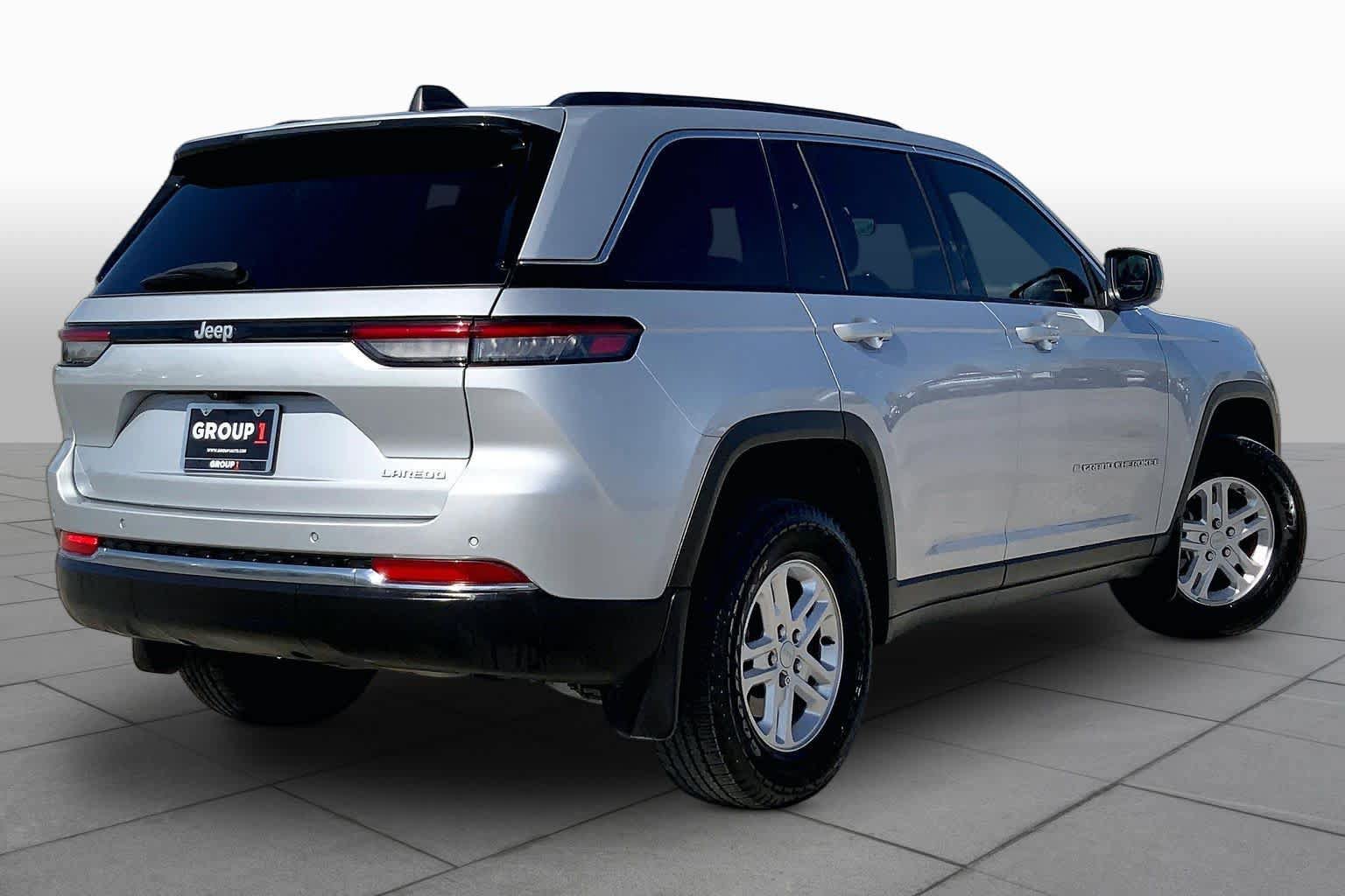 Used 2025 Jeep Grand Cherokee Laredo w/ MOPAR Finishing Package RWD image 13