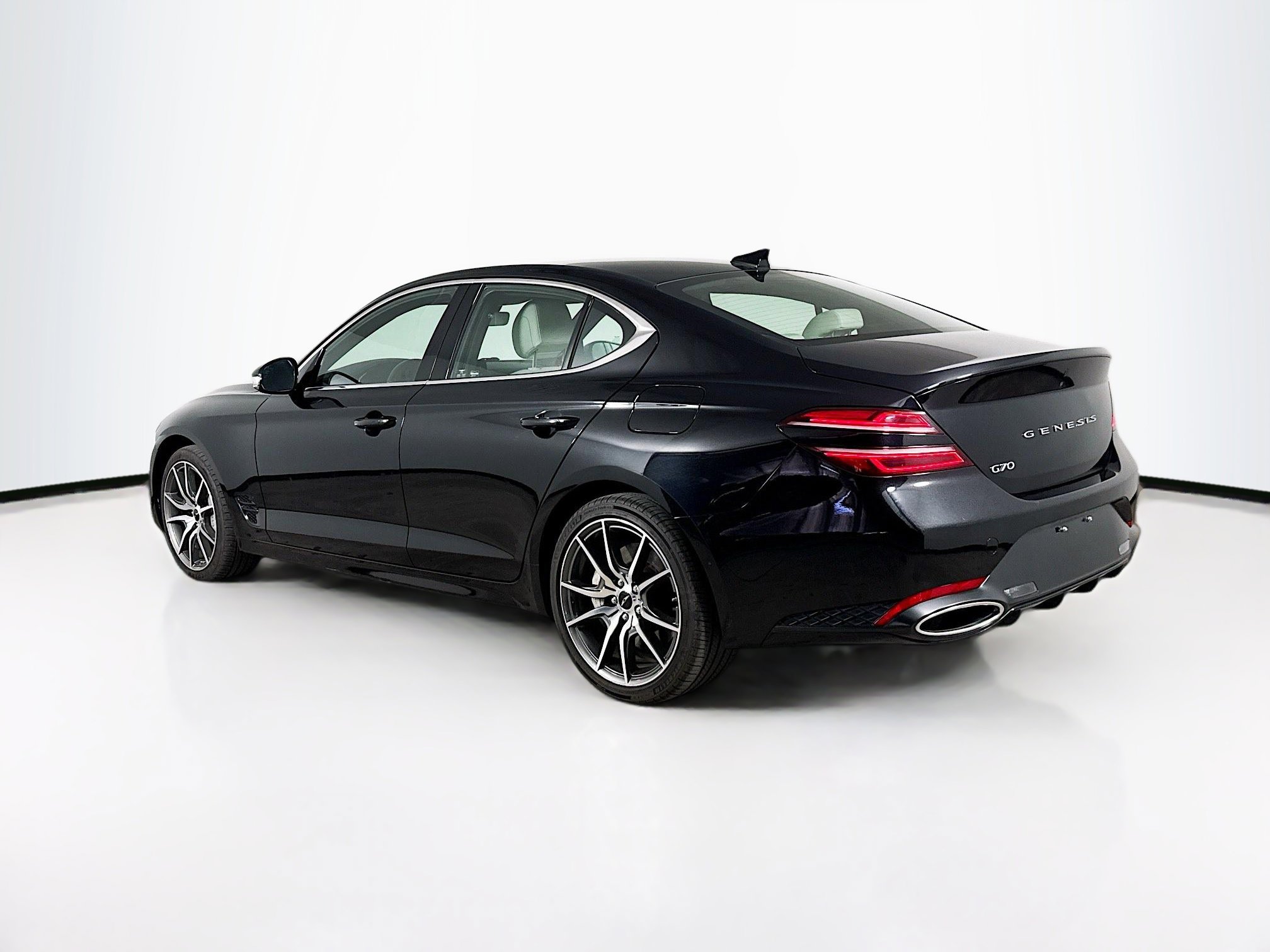 Used 2025 Genesis G70 2.5T RWD image 30