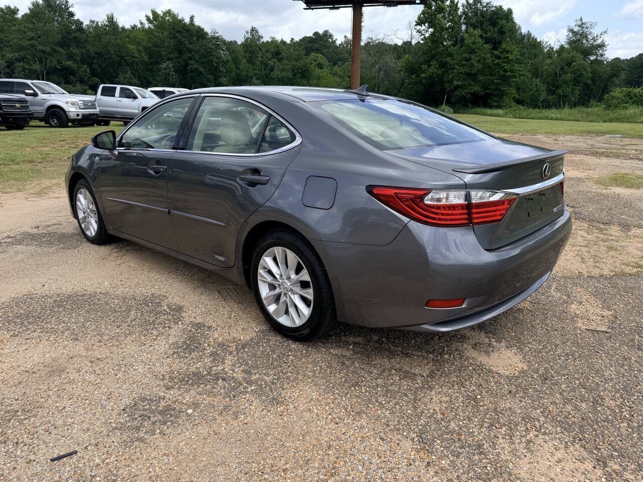Used 2013 Lexus ES 300h w/ Premium Pkg FWD image 3