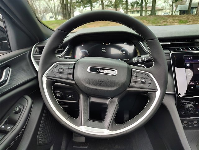 New 2025 Jeep Grand Cherokee Altitude w/ Trailer Tow Package image 16