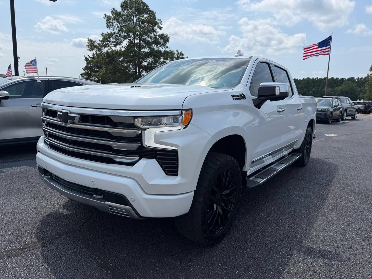 Used 2023 Chevrolet Silverado 1500 High Country w/ High Country Premium Package AWD/4WD image 2