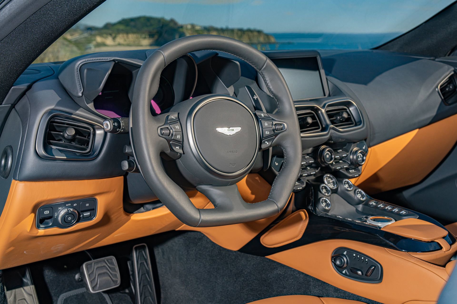 Used 2023 Aston Martin V8 Vantage Roadster RWD image 15