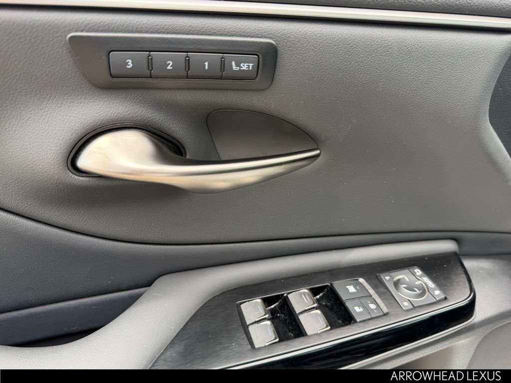 Used 2025 Lexus ES 300h w/ Premium Package FWD image 24