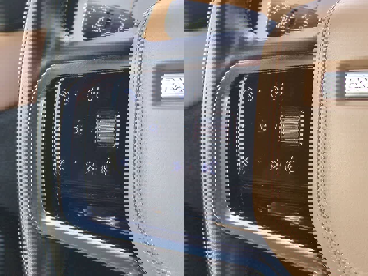 Used 2023 Land Rover Range Rover Sport SE image 24